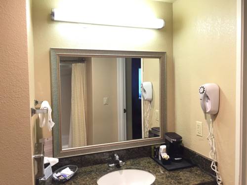 Imagen de la habitación del Hotel Pleasant Hill Inn. Foto 9