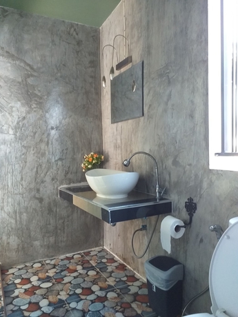 Imagen de la habitación del Hotel Plern Salaya Resort. Foto 17