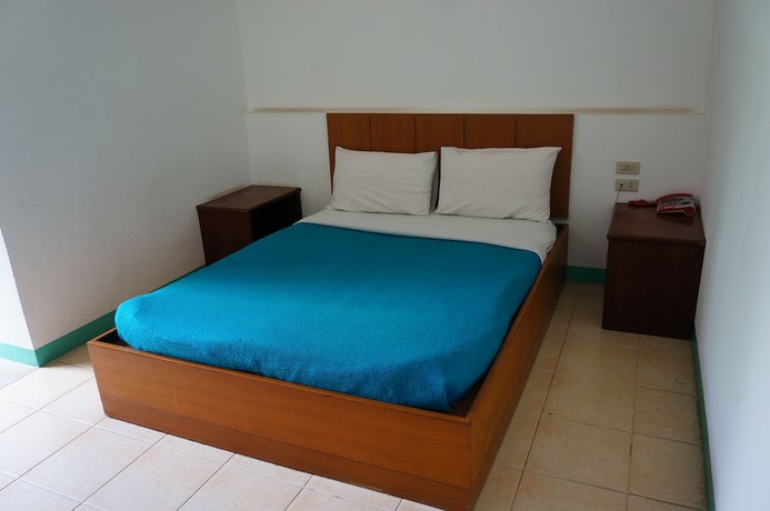 Imagen de la habitación del Hotel Plernpetch, Surat Thani. Foto 5