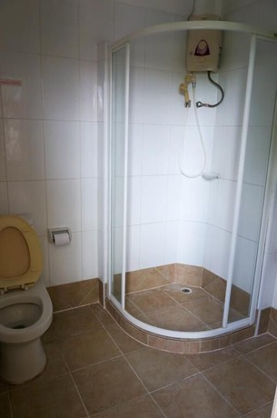 Imagen de la habitación del Hotel Plernpetch, Surat Thani. Foto 6