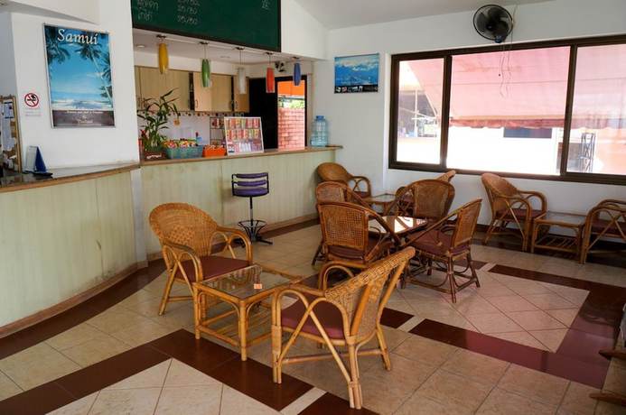 Imagen de los interiores del Hotel Plernpetch, Surat Thani. Foto 11