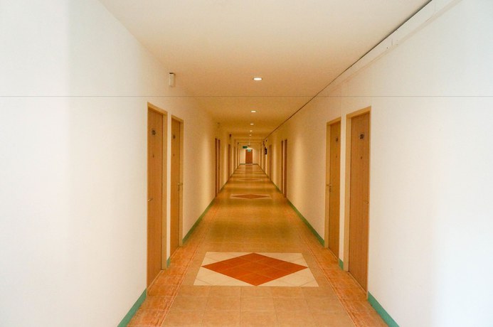 Imagen de los interiores del Hotel Plernpetch, Surat Thani. Foto 12