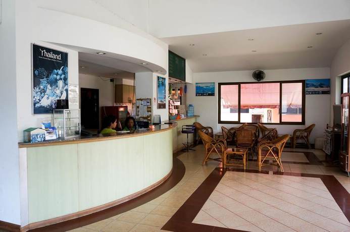Imagen de los interiores del Hotel Plernpetch, Surat Thani. Foto 14
