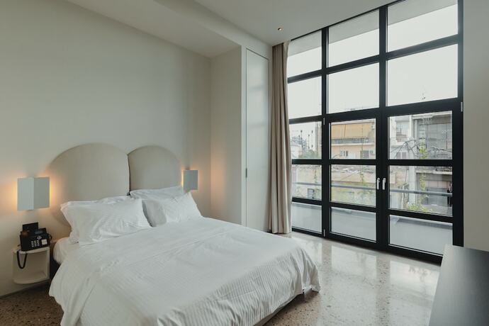 Imagen de la habitación del Hotel PlexiSpace. Foto 16