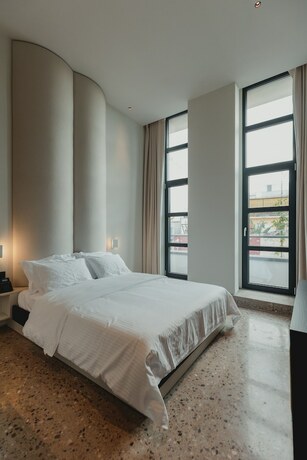 Imagen de la habitación del Hotel PlexiSpace. Foto 17