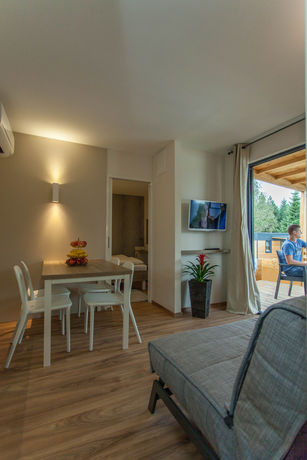 Imagen de los exteriores del Hotel Plitvice Holiday Resort - Campsite. Foto 18