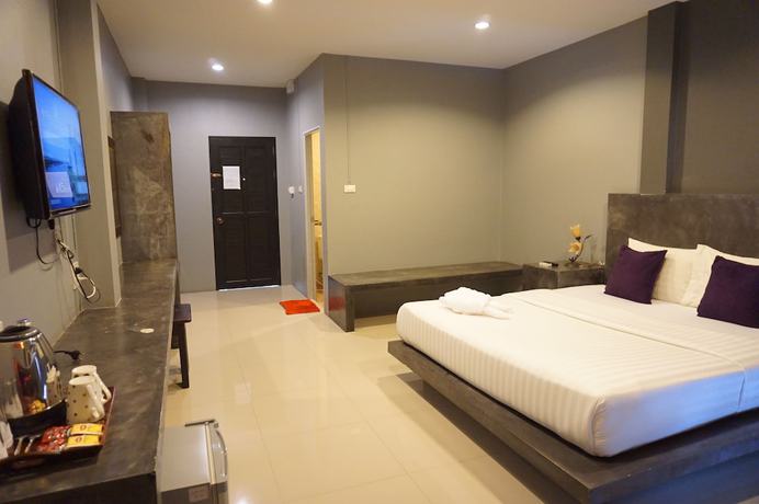 Imagen de la habitación del Hotel Ploenjai Ranong. Foto 8