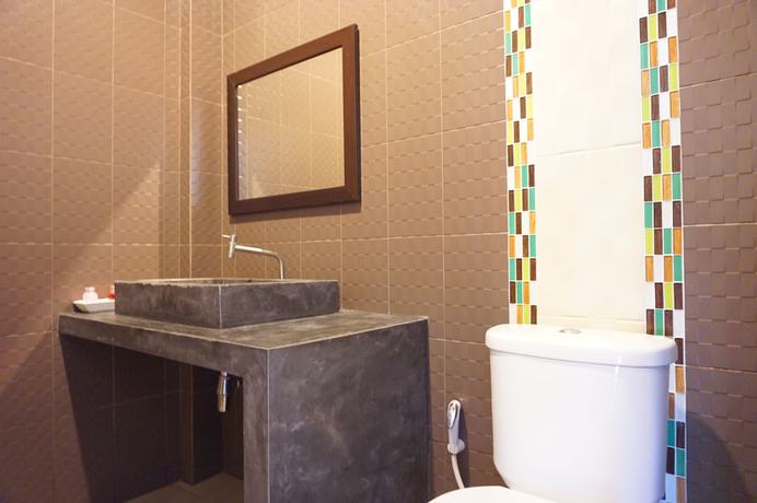 Imagen de la habitación del Hotel Ploenjai Ranong. Foto 17