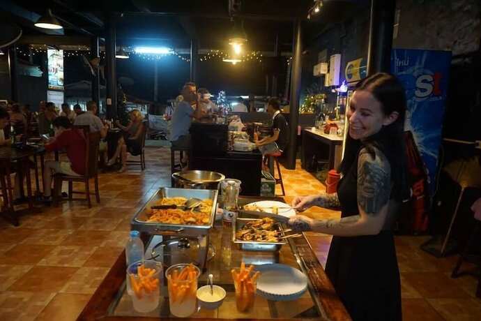 Imagen del bar/restaurante del Hotel Ploy Inn Koh Chang. Foto 4