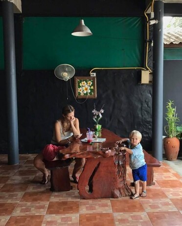 Imagen de los interiores del Hotel Ploy Inn Koh Chang. Foto 17