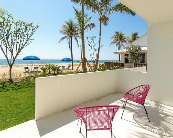 Imagen de los interiores del Hotel Plunge Beach Resort. Foto 8