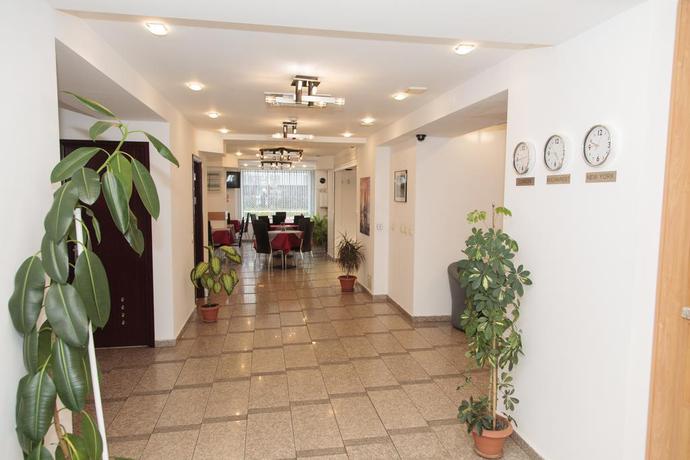 Imagen de los interiores del Hotel Plus, Craiova. Foto 5