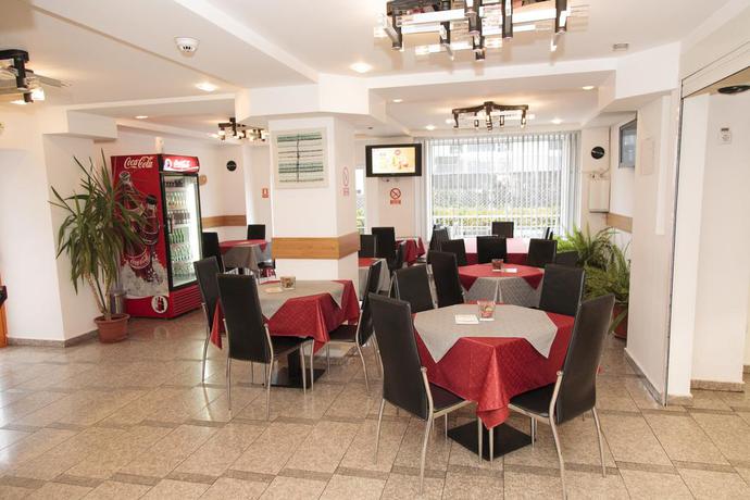 Imagen del bar/restaurante del Hotel Plus, Craiova. Foto 2