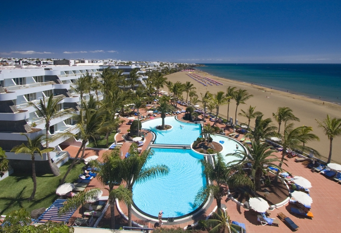 Imagen de la piscina del Hotel Plus Fariones Suite. Foto 6