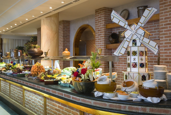 Imagen del bar/restaurante del Hotel Plus Fariones Suite. Foto 2