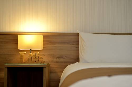 Imagen de la habitación del Hotel Plus Hotel. Foto 6