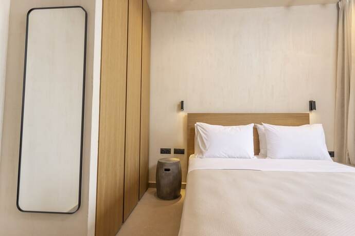 Imagen de la habitación del Hotel Pnoes Luxury Suites. Foto 13
