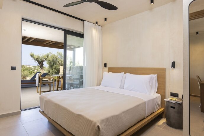 Imagen de la habitación del Hotel Pnoes Luxury Suites. Foto 15