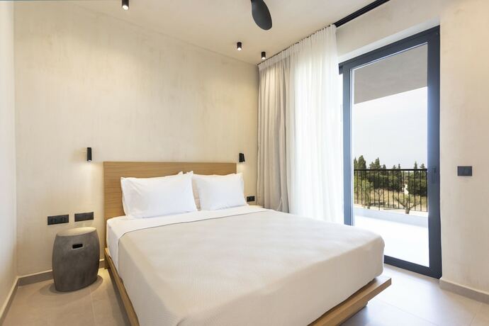 Imagen de la habitación del Hotel Pnoes Luxury Suites. Foto 16
