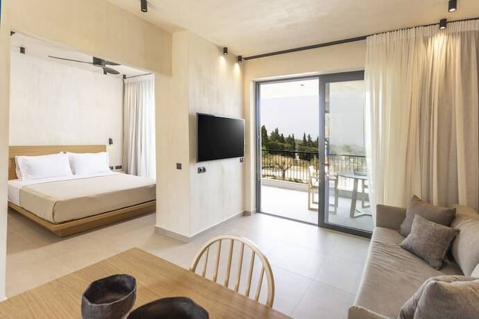 Imagen de la habitación del Hotel Pnoes Luxury Suites. Foto 17