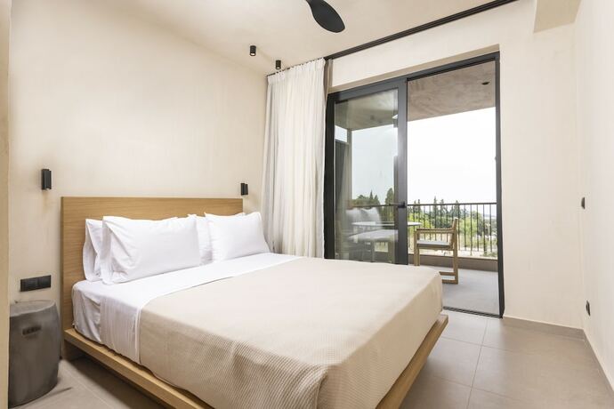 Imagen de la habitación del Hotel Pnoes Luxury Suites. Foto 18