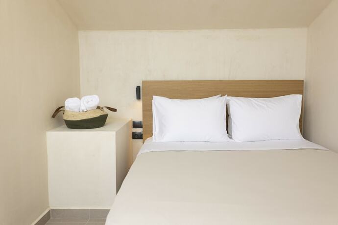 Imagen general del Hotel Pnoes Luxury Suites. Foto 3