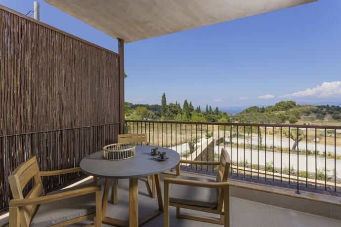 Imagen general del Hotel Pnoes Luxury Suites. Foto 12