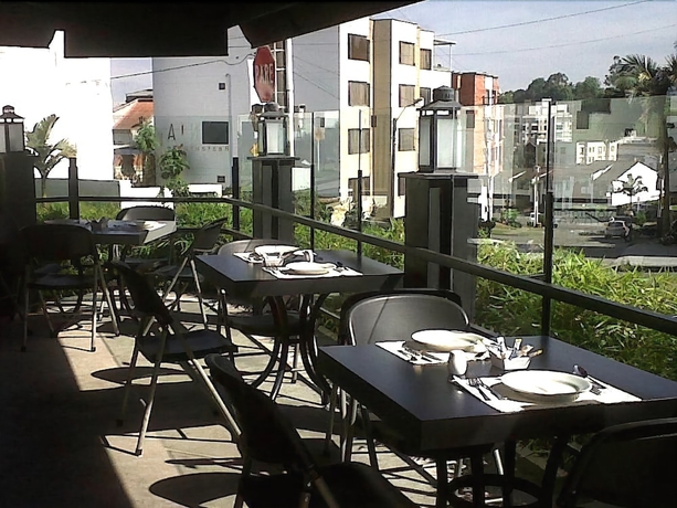 Imagen del bar/restaurante del Hotel P&oacute;rtico Concept. Foto 2