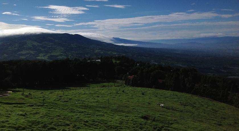 Imagen de los exteriores del Hotel Poas Lodge. Foto 10