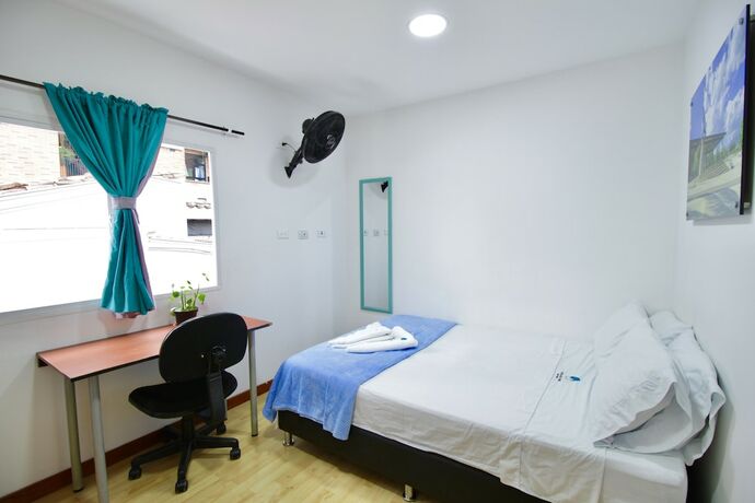 Imagen de la habitación del Hotel Poblado Park Guest House. Foto 13