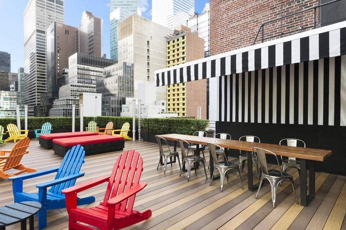 Imagen de los exteriores del Hotel Pod 51. Foto 18