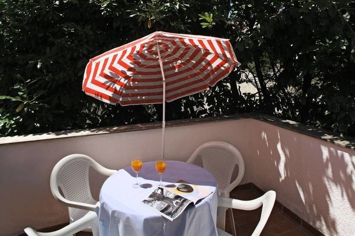 Imagen de los exteriores del Hotel Podgorka. Foto 10