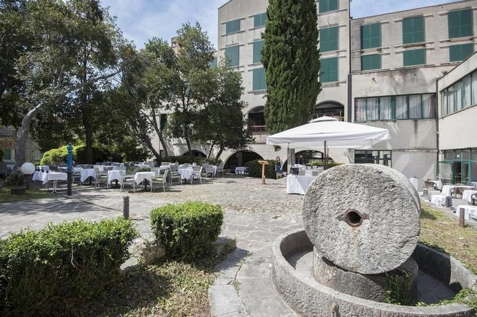 Imagen de los exteriores del Hotel Podgorka. Foto 11