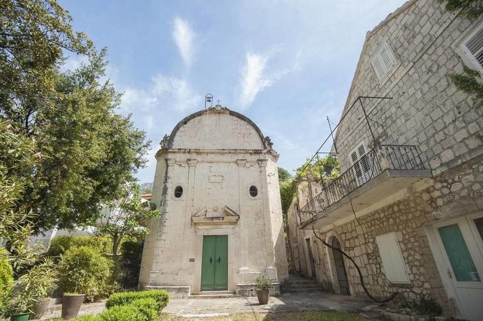 Imagen de los exteriores del Hotel Podgorka. Foto 12