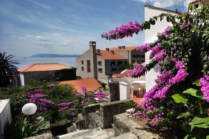 Imagen de los exteriores del Hotel Podgorka. Foto 14