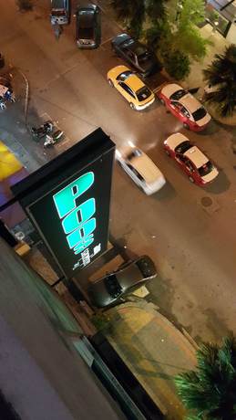 Imagen del bar/restaurante del Hotel Pods The Backpackers Home And Cafe. Foto 4