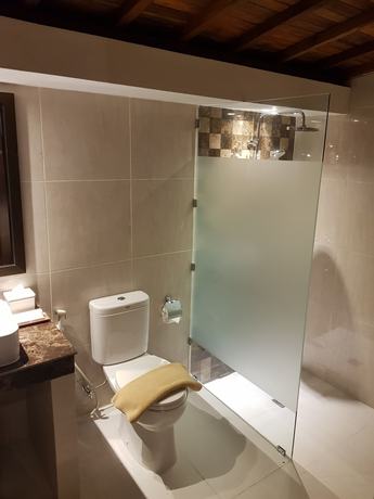 Imagen de la habitación del Hotel Poedja Villa Jimbaran. Foto 10