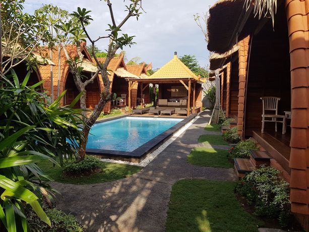 Imagen de la piscina del Hotel Poedja Villa Jimbaran. Foto 18