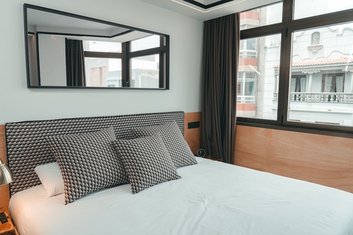 Imagen de la habitación del Hotel Poem Suites. Foto 3