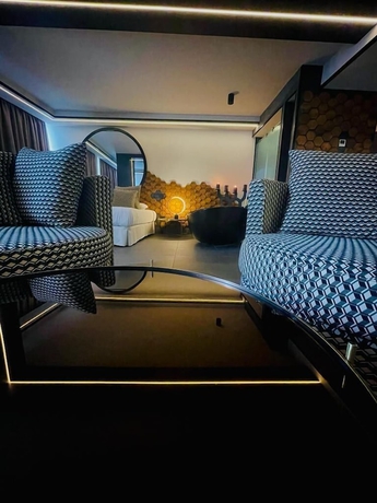 Imagen de la habitación del Hotel Poem Suites. Foto 6