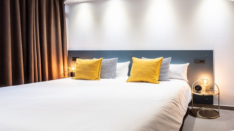 Imagen de la habitación del Hotel Poem Suites. Foto 7