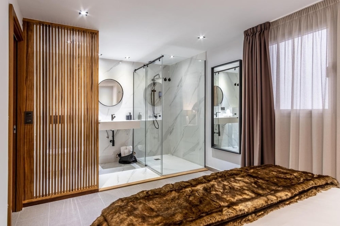 Imagen de la habitación del Hotel Poem Suites. Foto 16