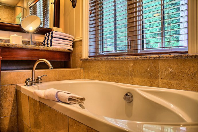 Imagen de la habitación del Hotel Poets Cove Resort and Spa. Foto 14