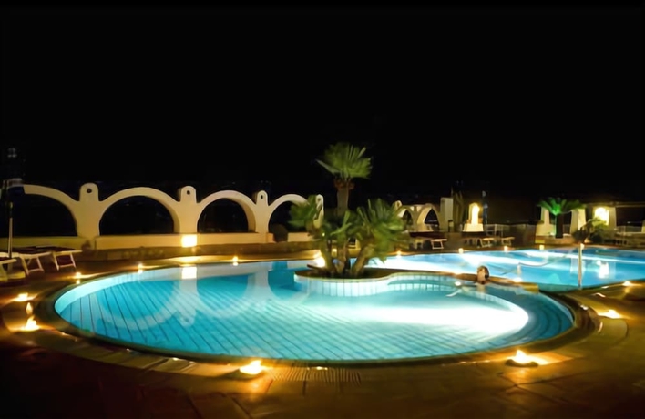 Imagen de la piscina del Hotel Poggio Aragosta and Spa. Foto 17