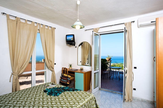 Imagen de la habitación del Hotel Poggio Del Sole, Ischia. Foto 8