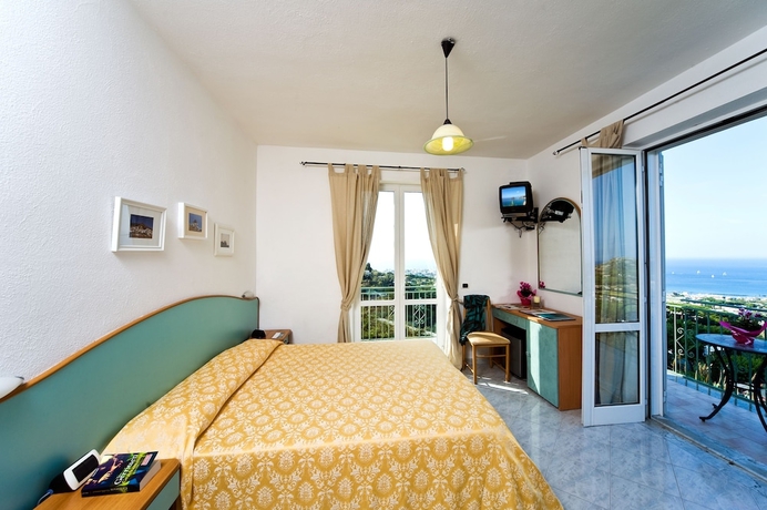 Imagen de la habitación del Hotel Poggio Del Sole, Ischia. Foto 11