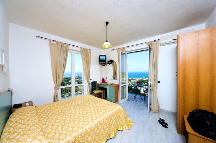 Imagen de la habitación del Hotel Poggio Del Sole, Ischia. Foto 12