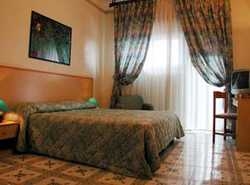 Imagen de la habitación del Hotel Poggio Ducale. Foto 1