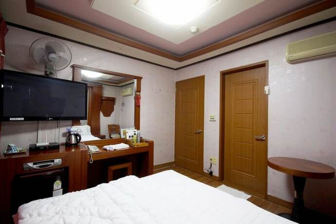 Imagen de la habitación del Hotel Pohang Jukdodong Sky Hill. Foto 5