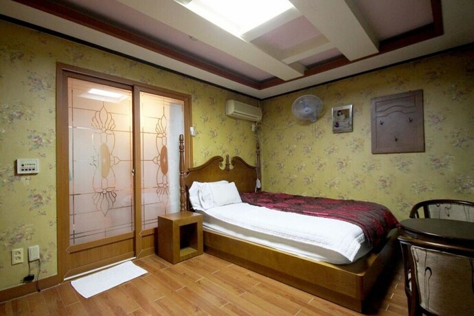 Imagen de la habitación del Hotel Pohang Jukdodong Sky Hill. Foto 6